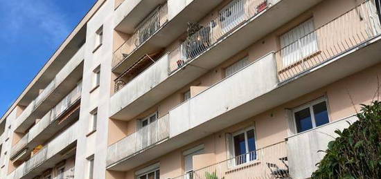 DIJON VICTOR HUGO -  APPARTEMENT UNE CHAMBRE - BALCON - CAVE