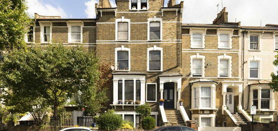 Flat for sale in Amhurst Road, London E8