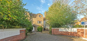 Flat for sale in Trinity Road, Wandsworth, London SW18