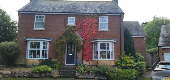 4 bedroom detached house