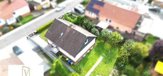 *Innen gerade saniert* Großes Einfamilienhaus in ruhiger Nachbarschaft  mit Terrasse, Garage, Garten