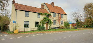 5 bedroom detached house