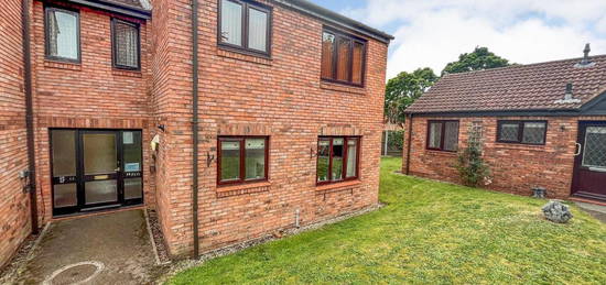 Flat for sale in Peakes Croft, Bawtry, Doncaster DN10