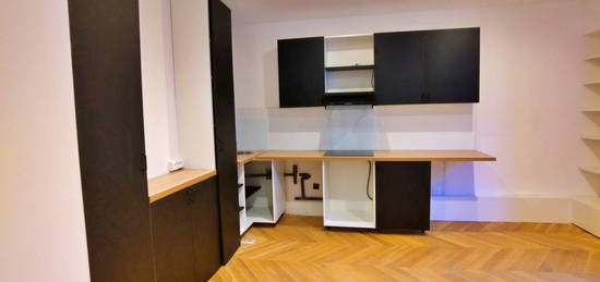 Studio  à louer, 1 pièce, 35 m², Étage 3/3