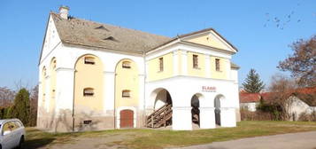 Eladó családi ház, Kiszomboron, Óbébai utcában 23.575 M Ft