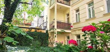 ZAUBERHAFTER INNENHOF - Hofseitiger Altbau mit Blick ins Grüne!