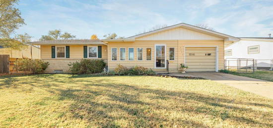 2444 Robin Rd, Salina, KS 67401