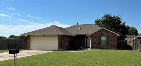 1009 NW 18th St, Moore, OK 73160
