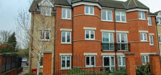 Flat to rent in Leicester Road, Barnet EN5