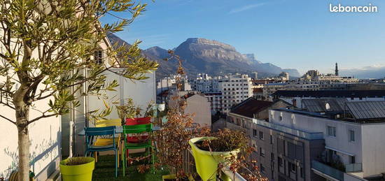 Appart 2 pièces + terrasse dernier étage Grenoble