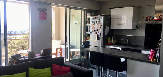 Loue appartement 50m2 Nimes vacquerole