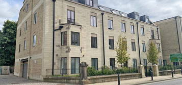 Flat to rent in Station Parade, Harrogate HG1