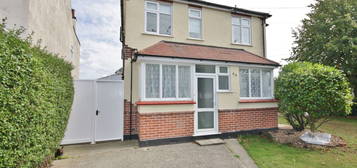 Maisonette to rent in Vista Road, Clacton-On-Sea CO15