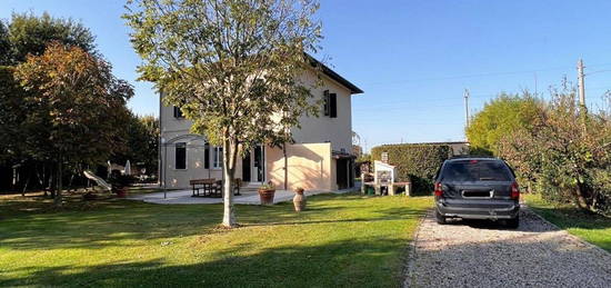 Villa in vendita in via Statale Abetone