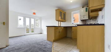 Flat to rent in Capstan Drive, Rainham RM13