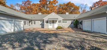 137 Horseshoe Dr Unit 137, Chicopee, MA 01022