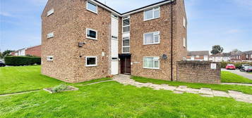 Flat to rent in Killewarren Way, Orpington BR5