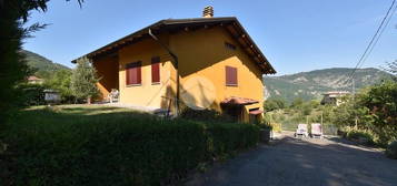 Villa bifamiliare, buono stato, 175 m², Centro, Calestano