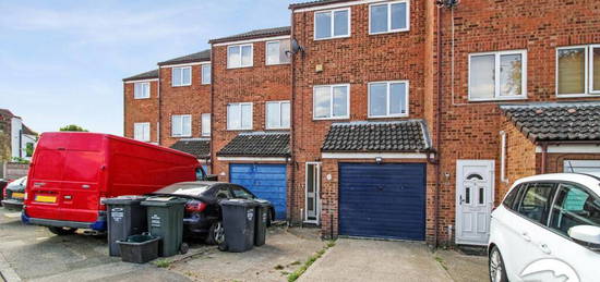 3 bedroom terraced house