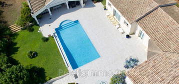 Villa 8 pièces 280 m²