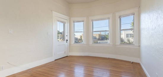 2010 E 19th St Unit B, Oakland, CA 94606