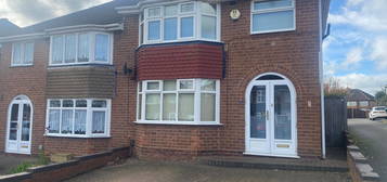 3 bed semi-detached house to rent