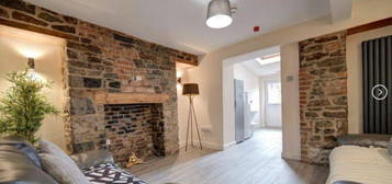 6 bedroom terraced house