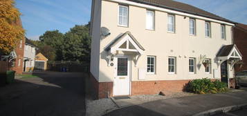 3 bedroom semi-detached house to rent