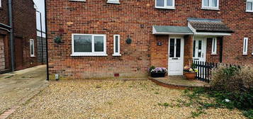 3 bedroom semi-detached house to rent