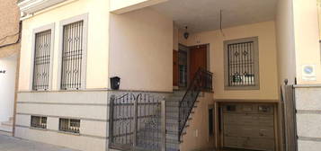 Chalet adosado en venta en calle Castillo de la Encomienda