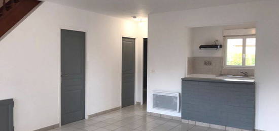 Maison F3 de 75 m2 - 2 places parking - cour