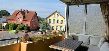 Attraktive und sanierte 4-Raum-Wohnung mit geh. Innenausstattung mit Balkon und EBK in Ronnenberg