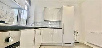 Flat to rent in Warwick Road, Cliftonville, Margate CT9