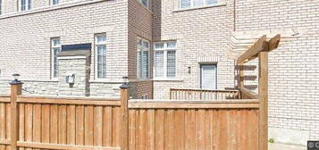 9 Sunnyside Hill Rd, Markham, ON L6B 0X4