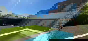 Venta, Alquiler Casa 5 Ambientes 4 Baños, Quincho, Piscina, Casas Del Este, Pilar