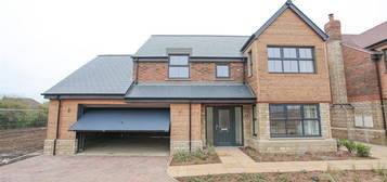 4 bed detached house to rent