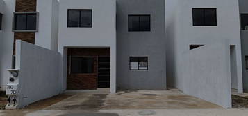 Renta Fracc. Residencial Puerta De Piedra Dzitya, Mérida,yuc