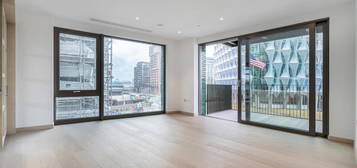 Flat to rent in Viaduct Gardens, London SW11