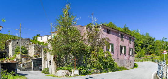 Casa di paese in vendita in via Silvio Pellico, 1