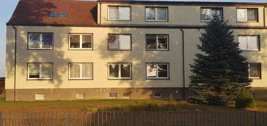 kleine 3 Raumwohnung mit Carport