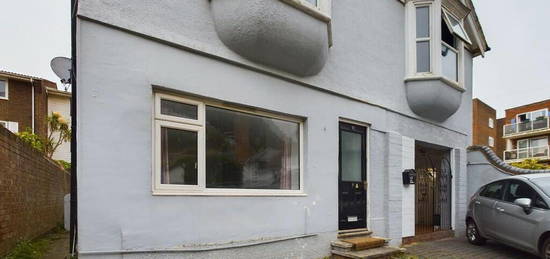 2 bedroom ground floor flat