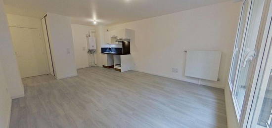 Appartement nu refait à neuf