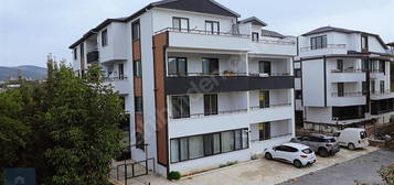 GÖLCÜK ÇİFTLİK MAHALLESİNDE SATILIK ARAKAT DAİRE