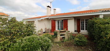 Maison de plain-pied  à vendre, 5 pièces, 2 chambres, 100 m²