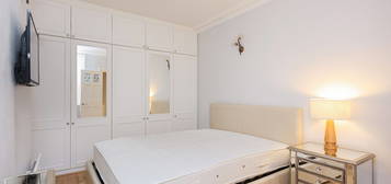 Flat to rent in Marylebone Road, Marylebone NW1