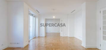 Apartamento T4 Avenida da Republica para arrendar