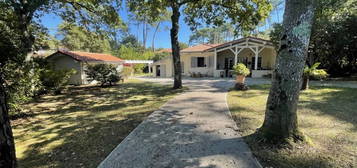 Villa  à vendre, 9 pièces, 3 chambres, 181 m²