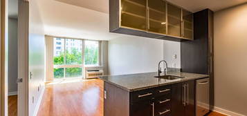 303 Hudson Park Unit 303, Edgewater, NJ 07020