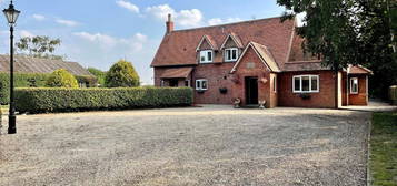 4 bed detached house for sale