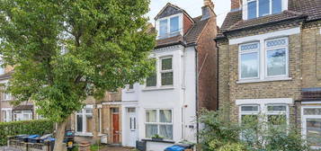 Maisonette for sale in Saxon Road, London SE25